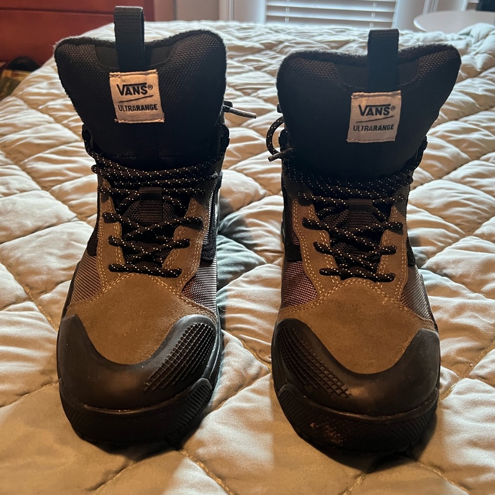Vans UltraRange MTE3 Hiking boots in Olive/Black
